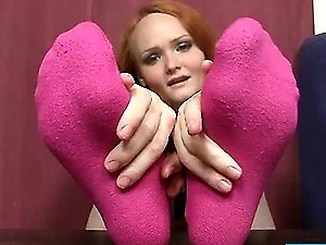 Redhead babe Samatha sexy feet and legs show